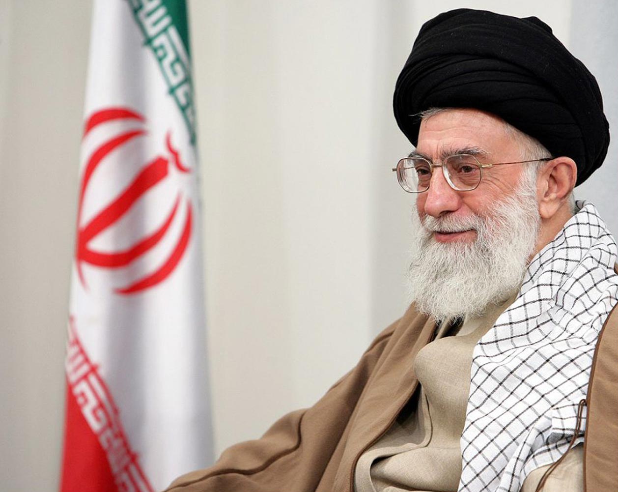 Nombre:  Grand_Ayatollah_Ali_Khamenei,.jpg
Visitas: 33
Tamao: 131.5 KB