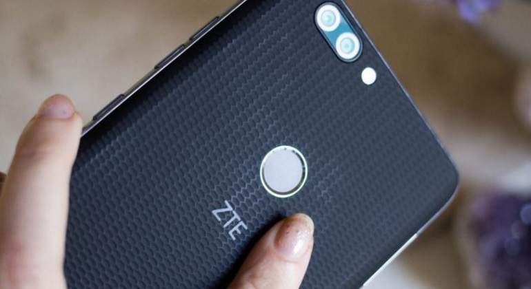 Nombre:  ZTE-770.jpg
Visitas: 43
Tama�o: 25.5 KB
