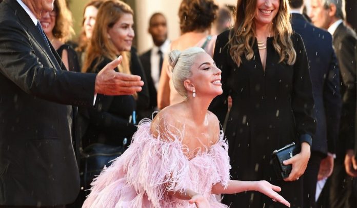 Nombre:  un-rayo-lady_gaga-31-09-696x406.jpg
Visitas: 55
Tamao: 47.7 KB