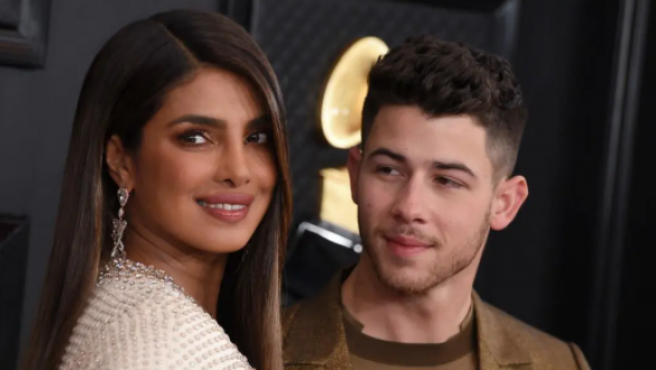 Nombre:  nick-jonas-y-priyanka-chopra.png
Visitas: 50
Tamao: 327.2 KB