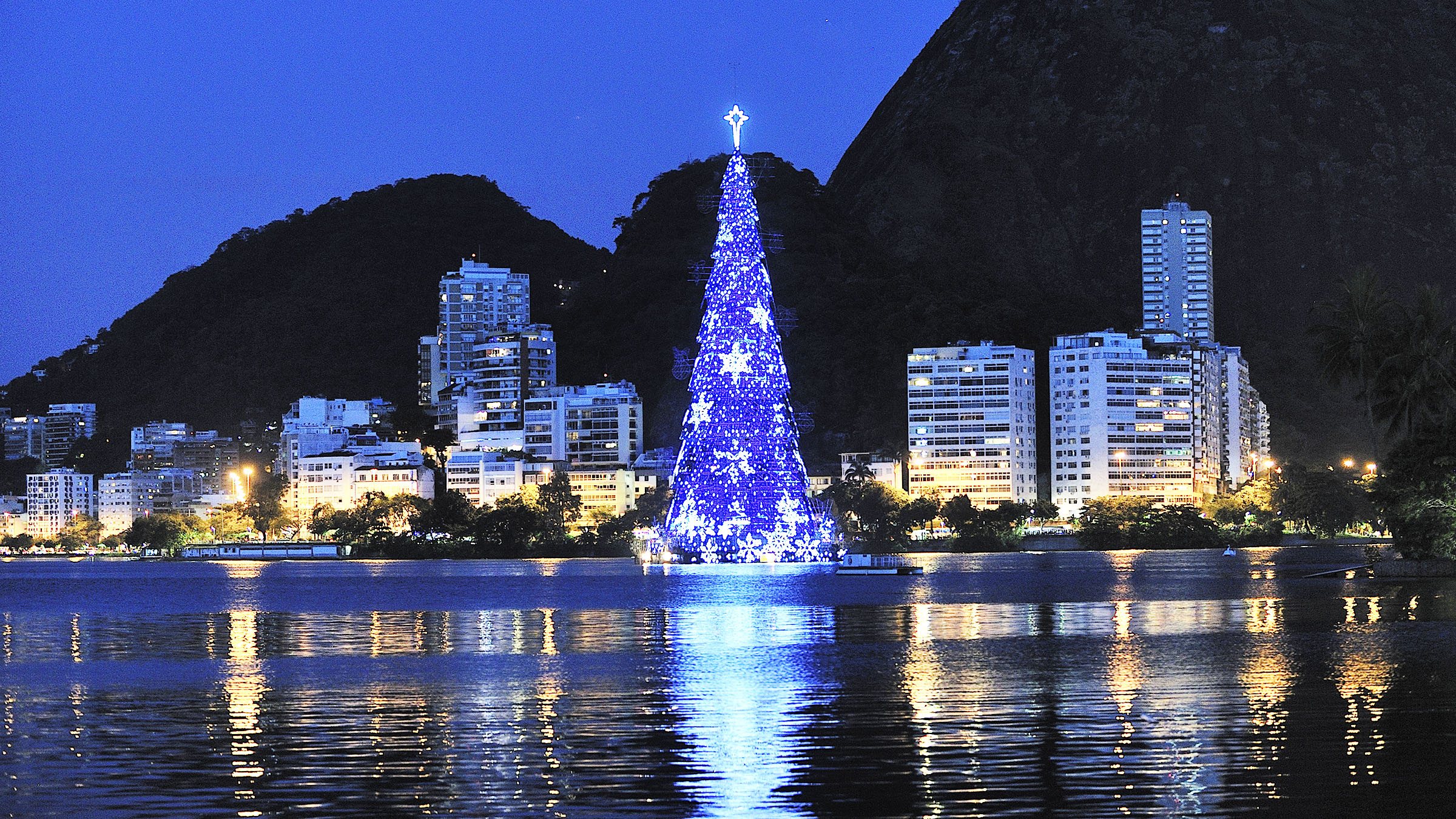 Nombre:  El-impresionante-arbol-de-Navidad-de-Rio-de-Janeiro-Brasil.jpg
Visitas: 97
Tamao: 1.12 MB