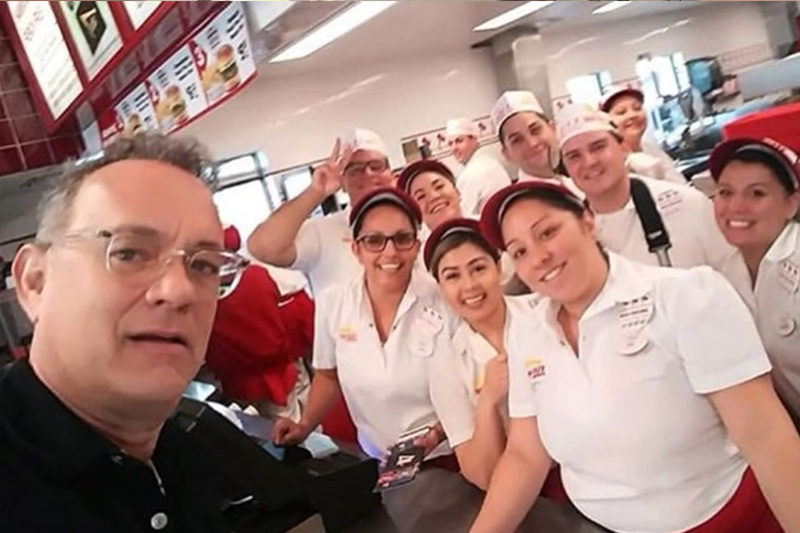 Nombre:  TOM-HANKS-in-and-out-2.jpg
Visitas: 86
Tamao: 118.1 KB