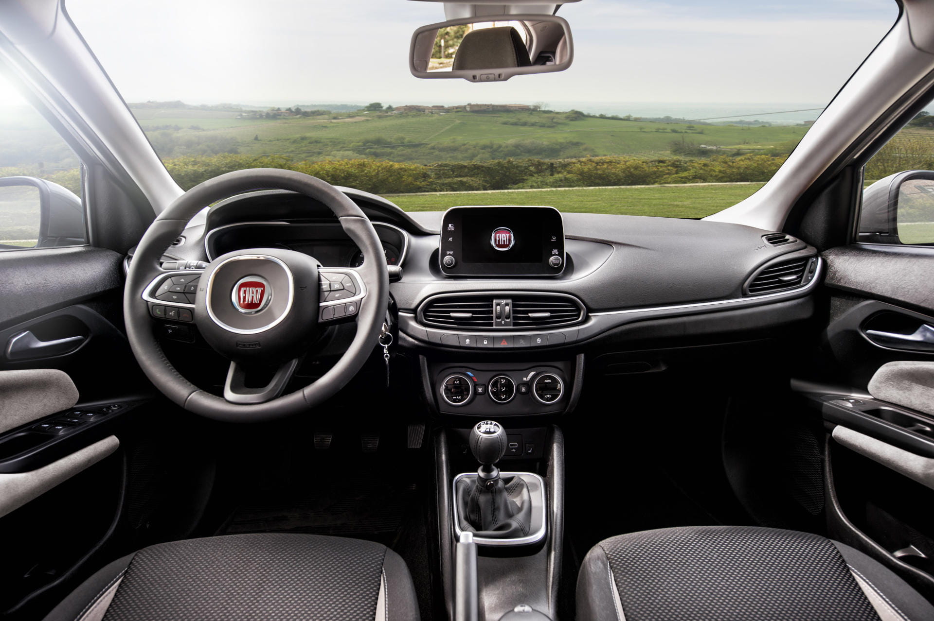 Nombre:  Fiat_Tipo-interior_01.jpg
Visitas: 586
Tamao: 266.4 KB
