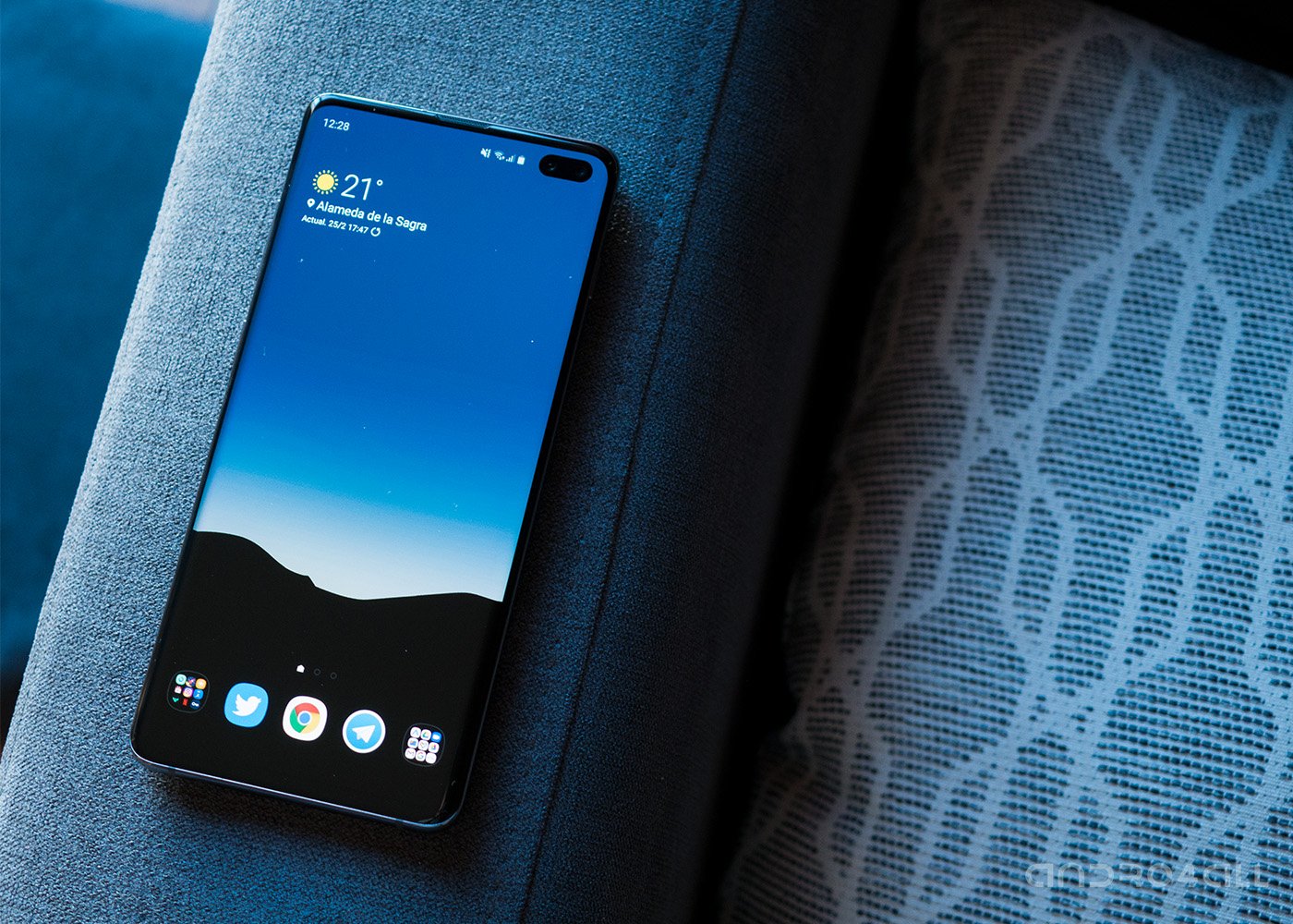 Nombre:  Samsung-Galaxy-S10-Plus-frontal-1.jpg
Visitas: 263
Tamao: 322.2 KB